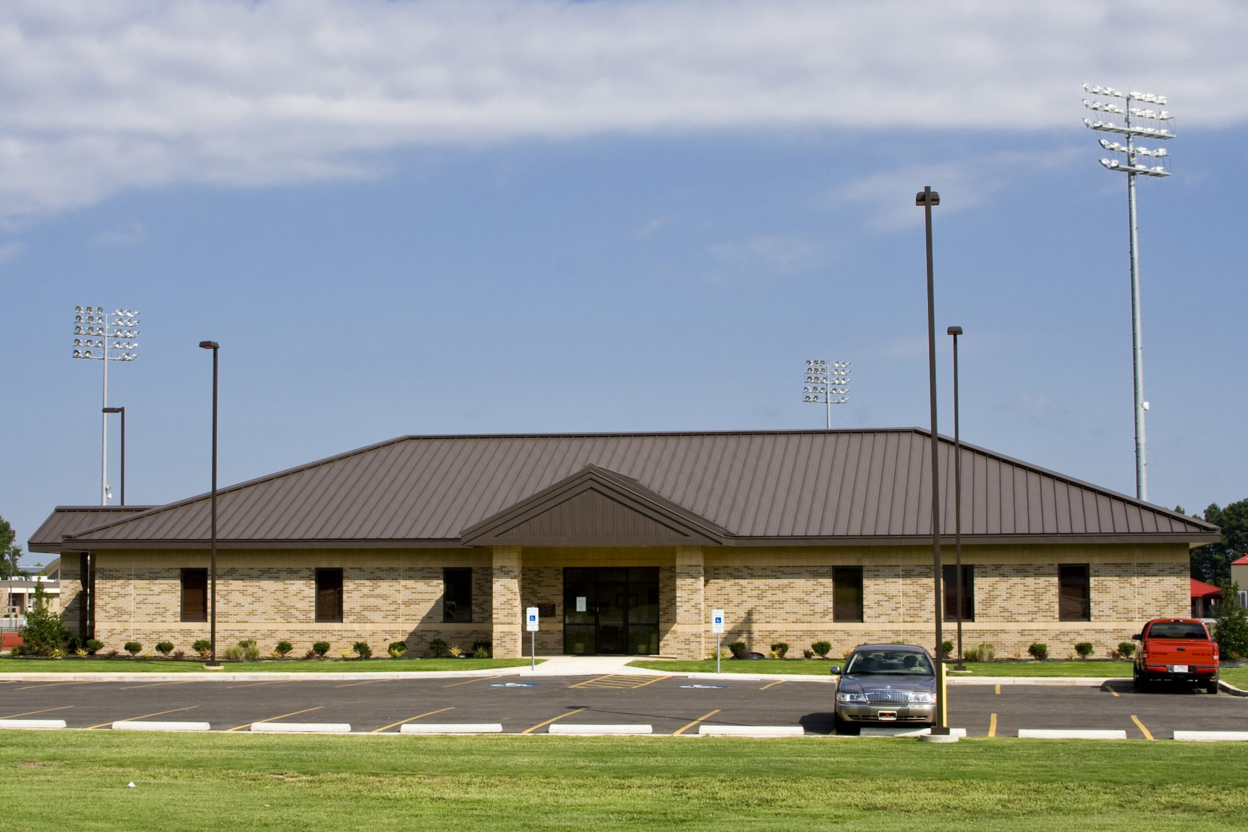 Paragould Administration building and parking lot, as photographed from the street